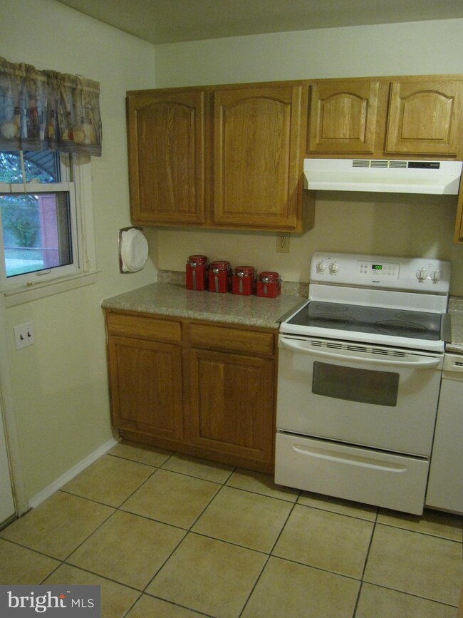 1121 Pelham Wood Rd, Parkville, MD 21234 - photo 4