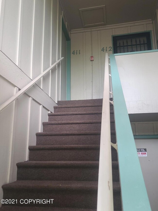 3041 Lois Dr unit 411, Anchorage, AK 99517 - photo 3