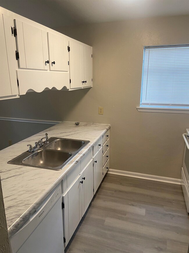 1830 Sylvan Ct unit C, Tallahassee, FL 32303 - photo 6