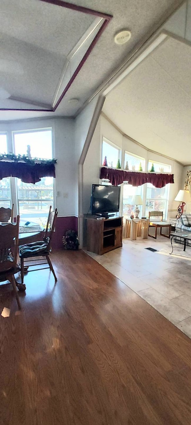 37811 Chancey Rd unit 193, Zephyrhills, FL 33541 - photo 7