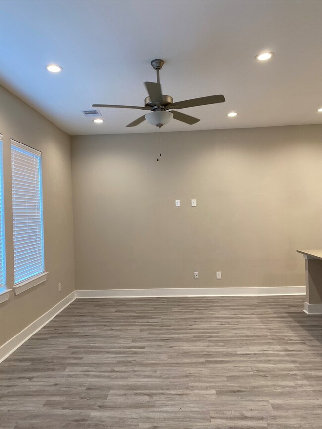 880 Fortune St, Houston, TX 77088 - photo 3