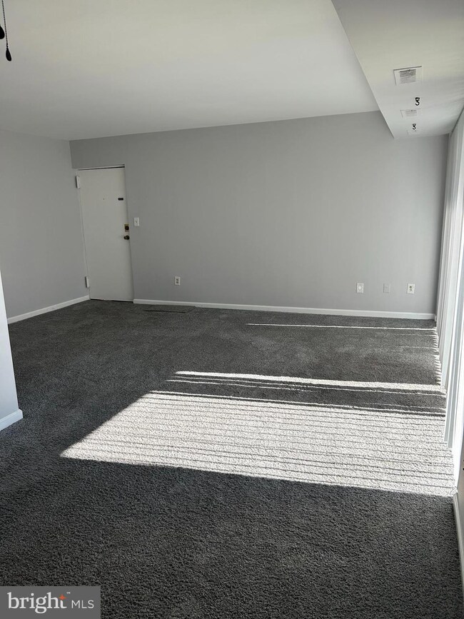 7617 Fontainebleau Dr, New Carrollton, MD 20784 - photo 7