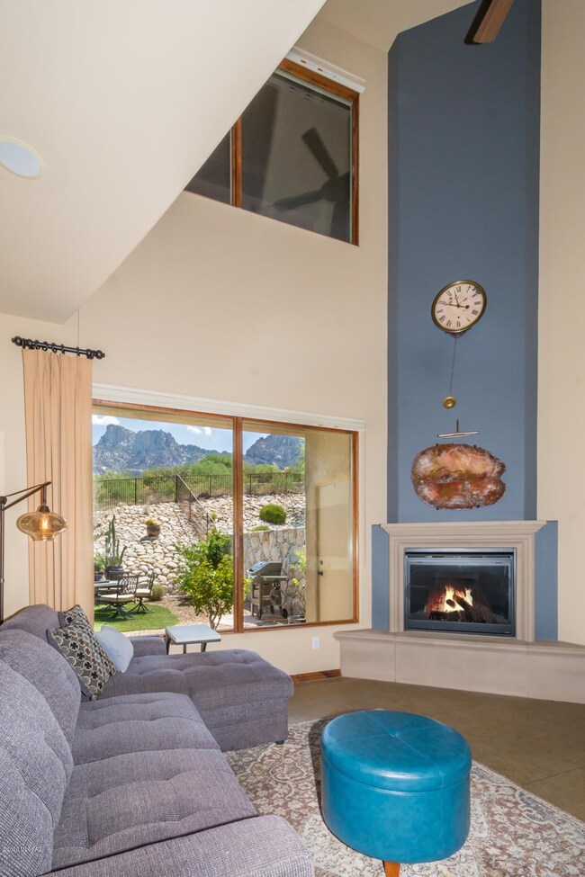 Great Room w/ Soaring Ceilings!