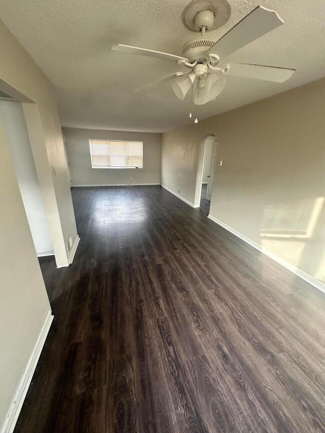 68 N Hampton Rd unit D, Columbus, OH 43213 - photo 3