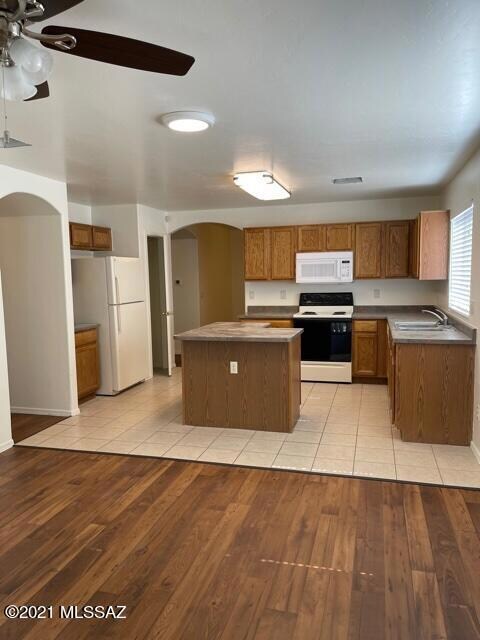 2057 W Silver Meadow Place, Tucson, AZ 85745 - photo 4