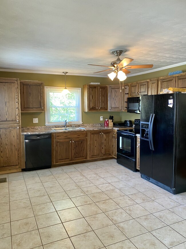 801 S Russell St, Portland, TN 37148 - photo 6