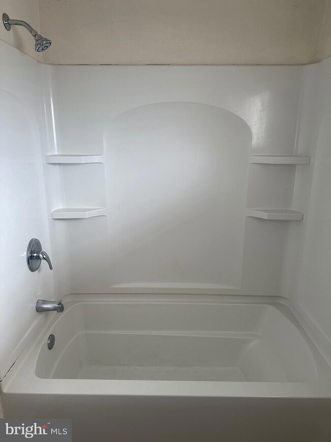 891 E Kings Ct, York, PA 17403 - photo 6