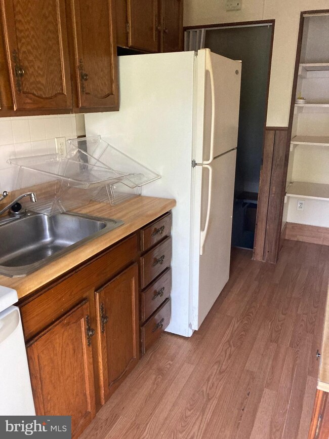 448 Thomson Ave, Paulsboro, NJ 08066 - photo 4