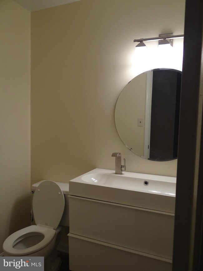 4045 Chetham Way unit 18, Woodbridge, VA 22192 - photo 2