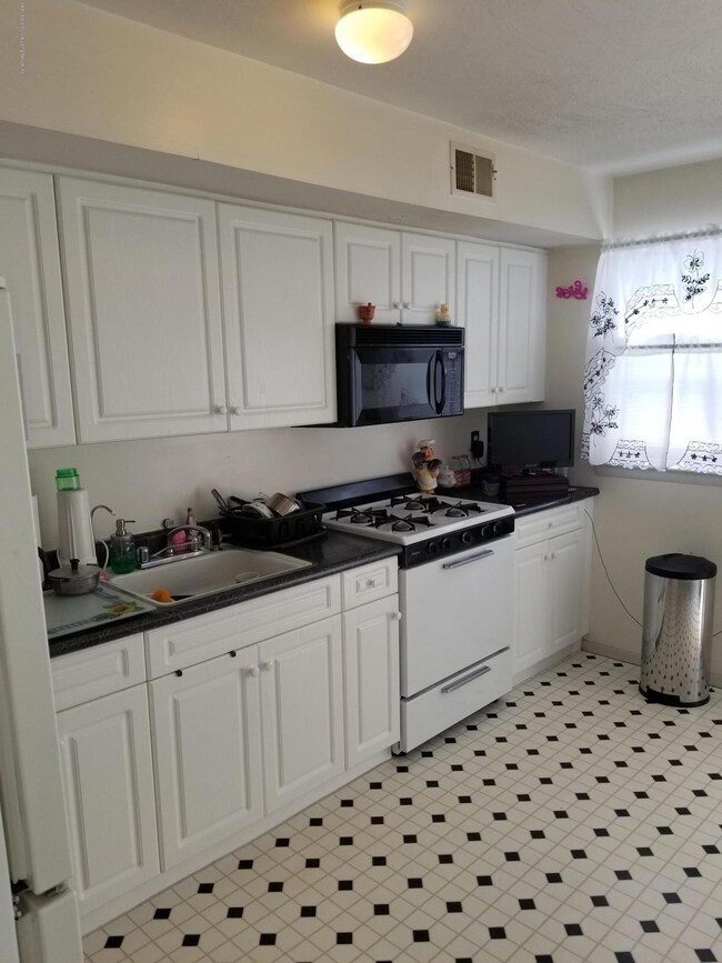 18 Sky Ln, Staten Island, NY 10304 - photo 4