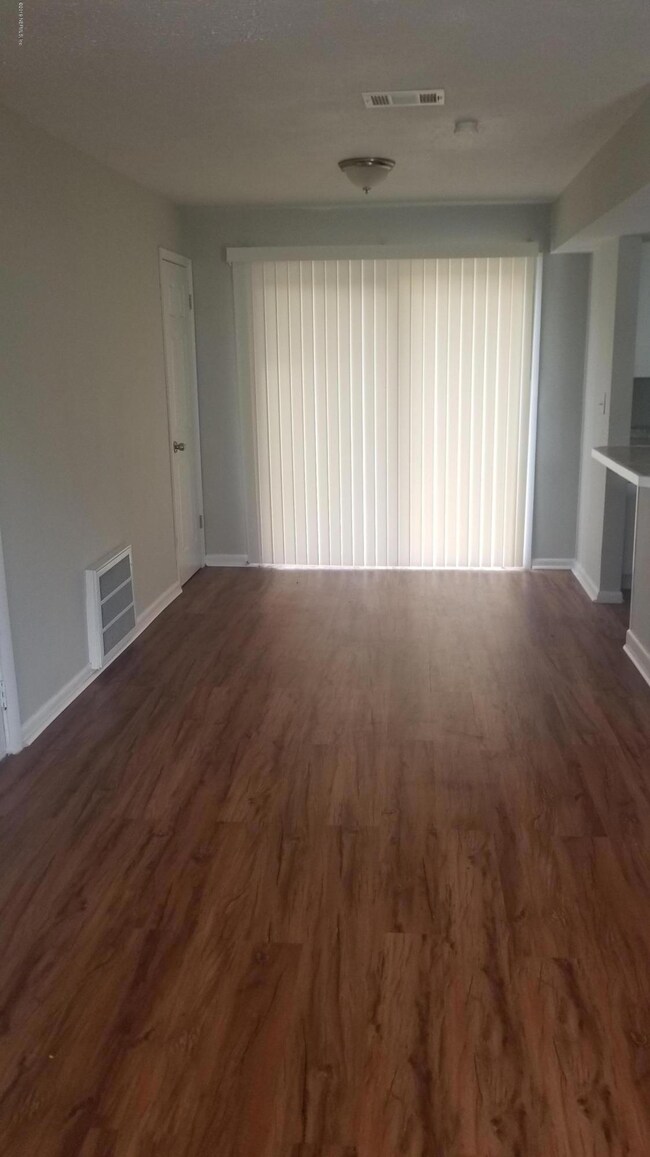 6810 Medellin Ct, Jacksonville, FL 32210 - photo 3