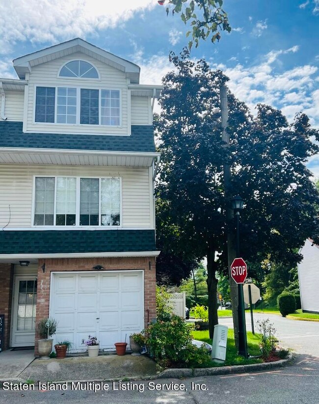 15 Woodcutters Ln, Staten Island, NY 10306 - photo 2