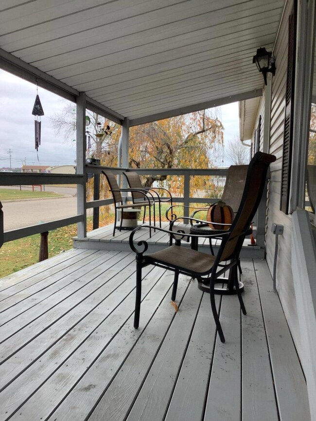 225 Villa Dr, Circleville, OH 43113 - photo 3