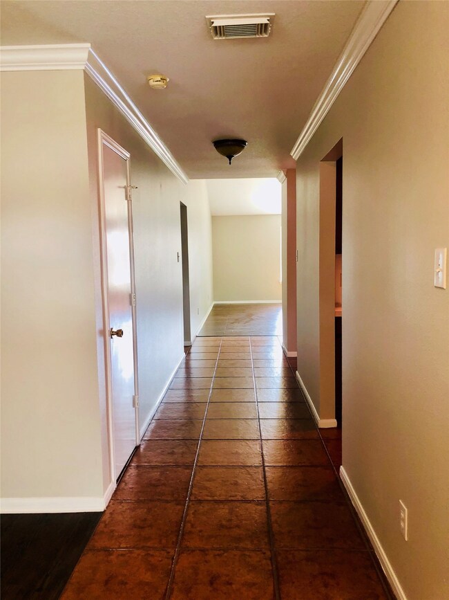 10950 Malden Dr, Houston, TX 77075 - photo 3