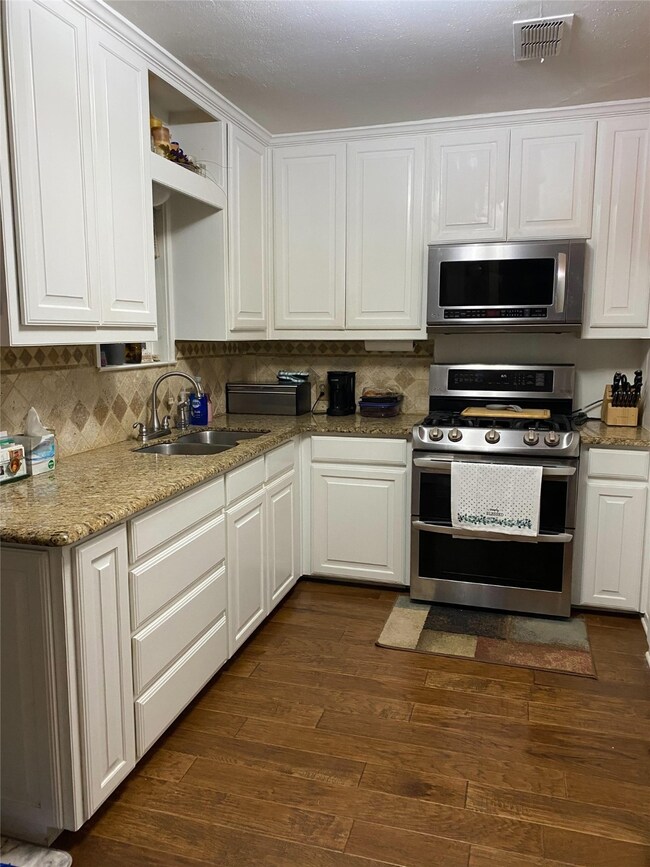 1605 Elizabeth St, Gainesville, TX 76240 - photo 5