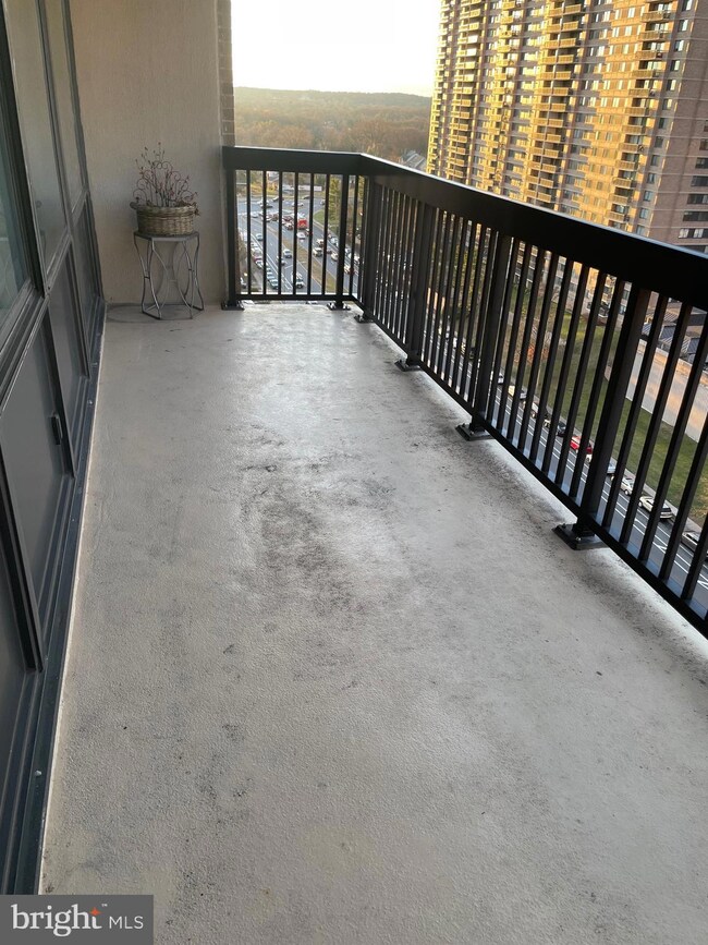 Skyline House unit 1506, Baileys Crossroads, VA 22041 - photo 6