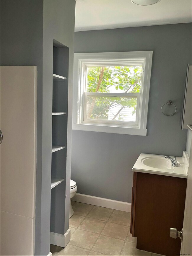 932 Park Ave, Schenectady, NY 12308 - photo 5