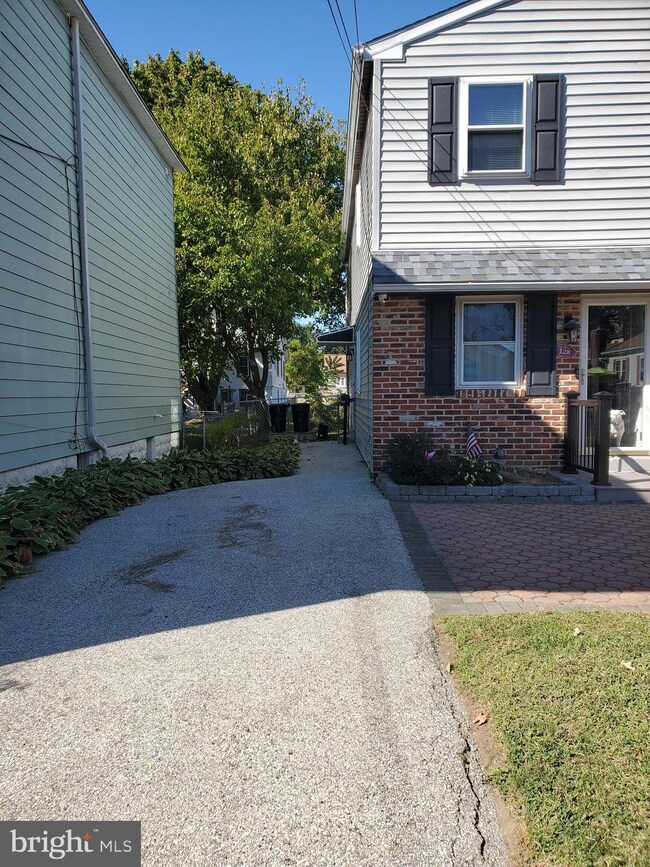 128 Carre Ave, Essington, PA 19029 - photo 4