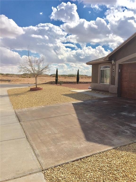 14476 Desert Sage Dr, Horizon City, TX 79928 - photo 7