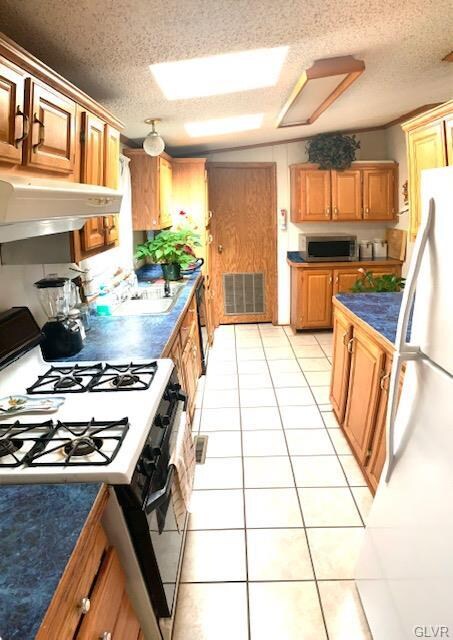 1558 E 9th St, Bethlehem, PA 18015 - photo 3