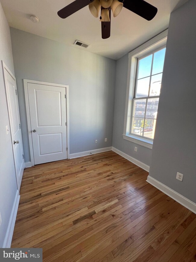 329 N Eutaw St unit 3, Baltimore, MD 21201 - photo 4