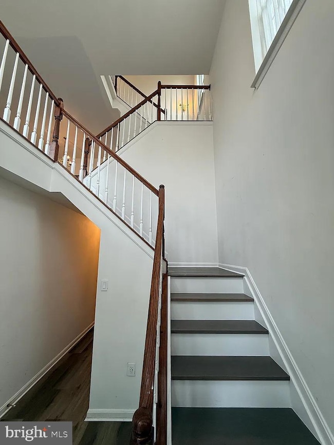 2484 Clover Field Cir, Herndon, VA 20171 - photo 3