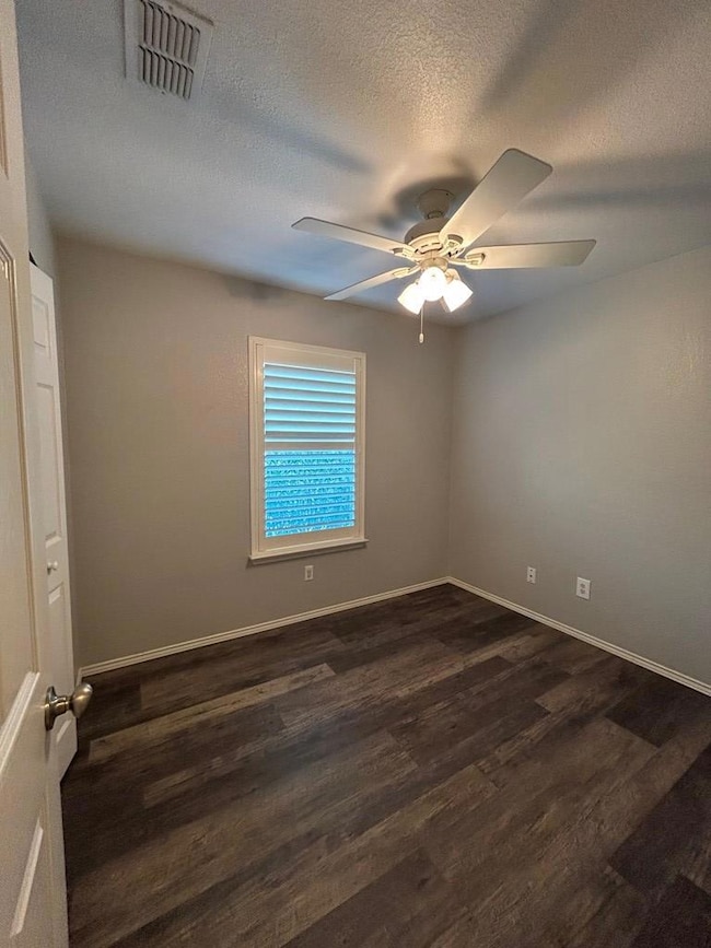 1022 N Allen St, Rockport, TX 78382 - photo 4