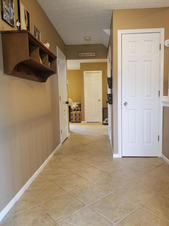 3553 High Creek Dr, Columbus, OH 43223 - photo 5