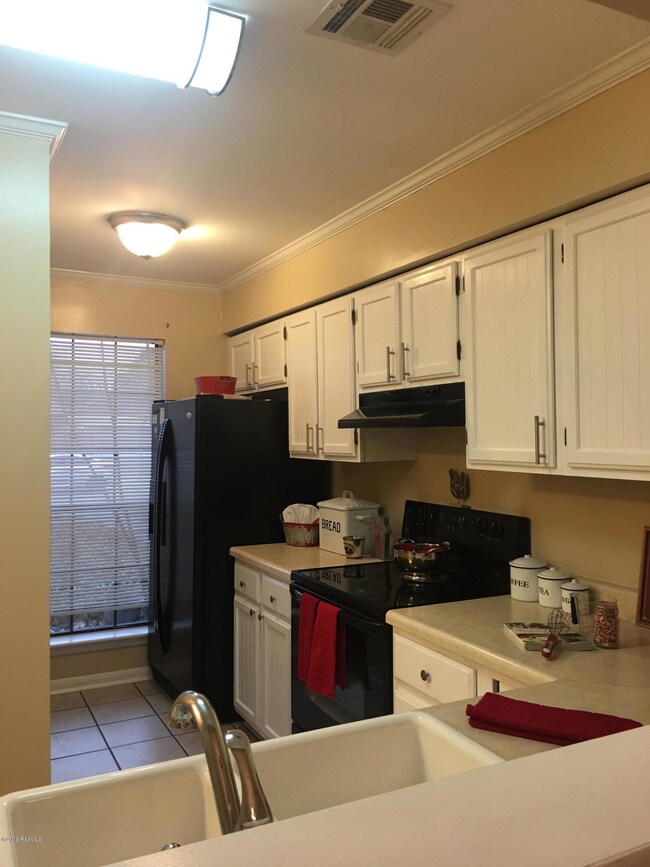 510 Cobblestone Kitchen view 2 new paint