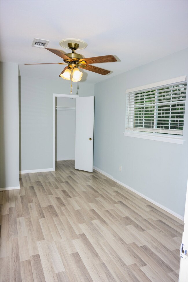 9903 Southport Dr, Houston, TX 77089 - photo 4