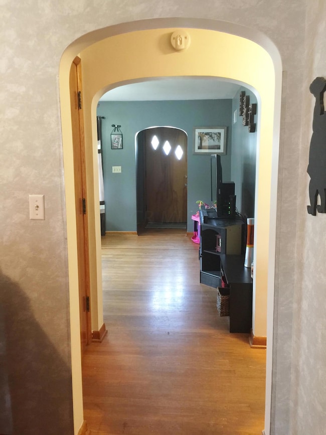 Love the arched doorways!