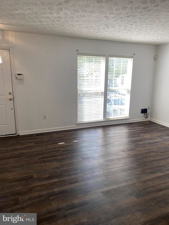 9541 Oakhurst Dr, Columbia, MD 21046 - photo 4