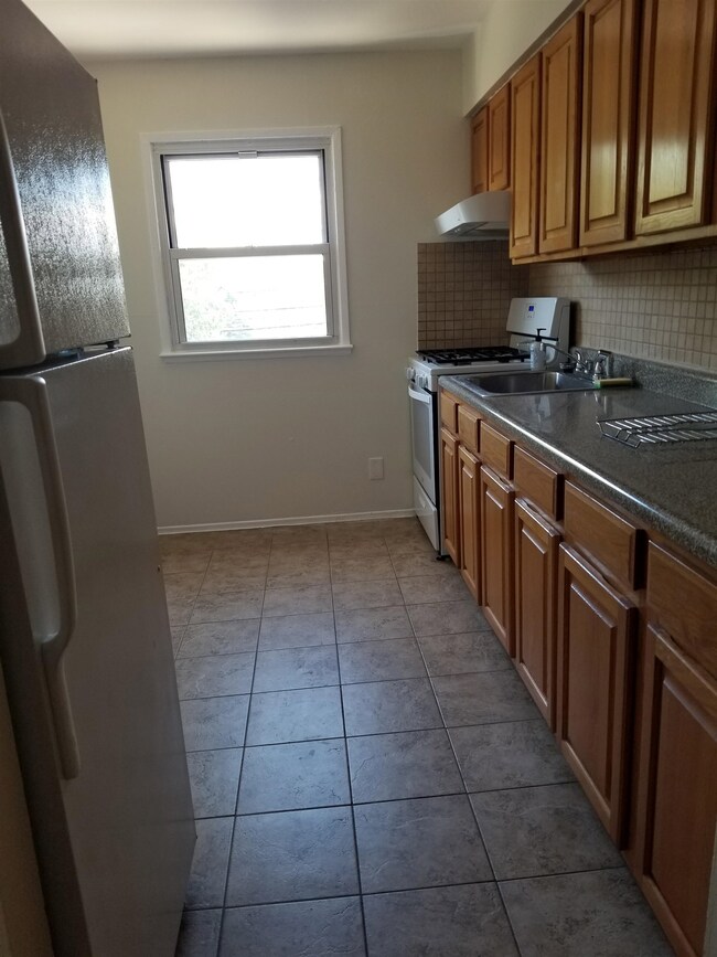 64 Sycamore Rd, Jersey City, NJ 07305 - photo 3