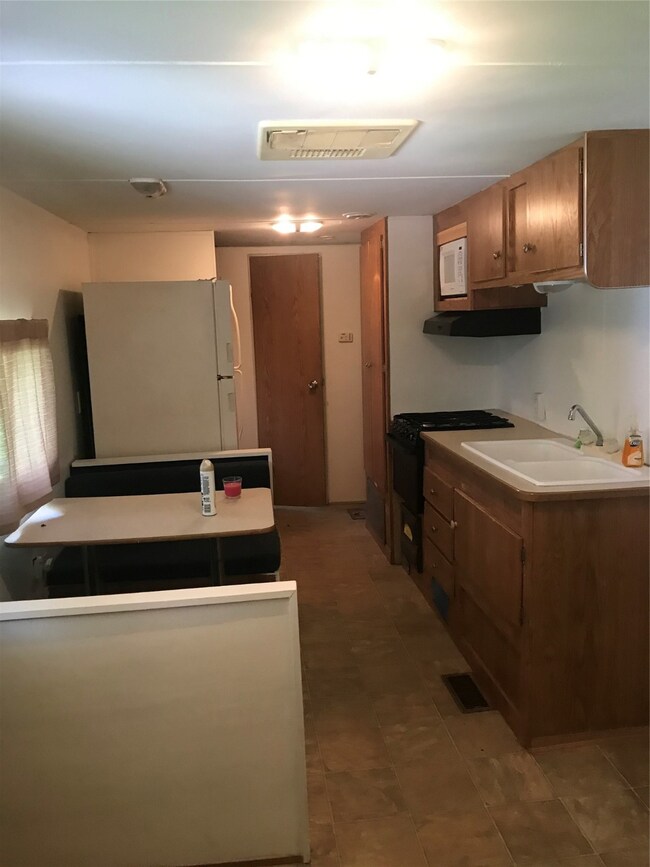 17025 Wellborne Rd unit E, Pearland, TX 77584 - photo 5