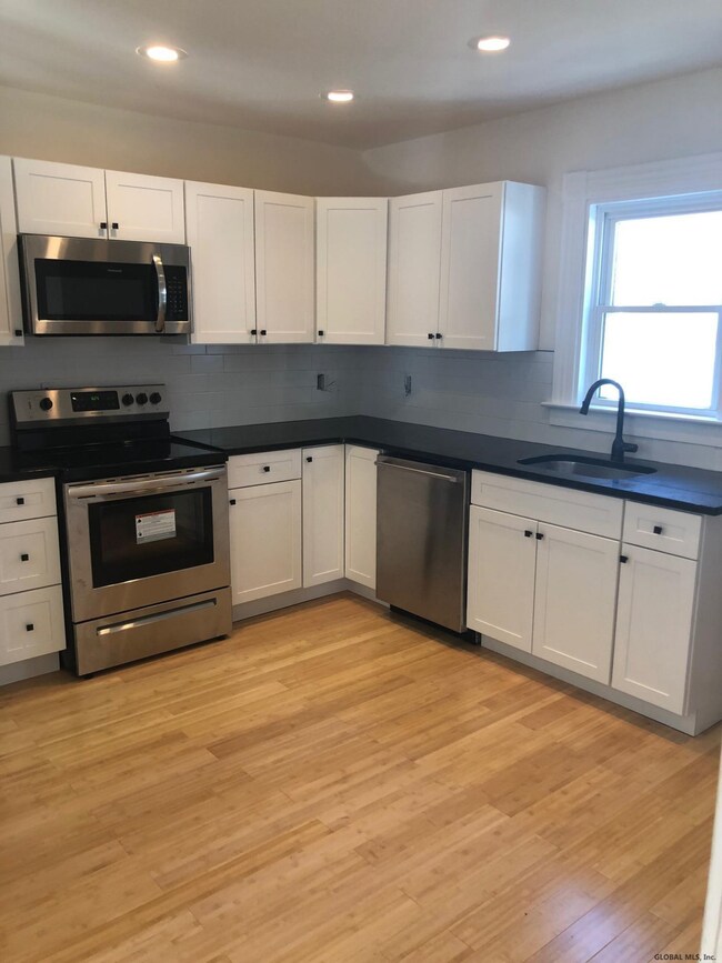 221 James St, Schenectady, NY 12302 - photo 3