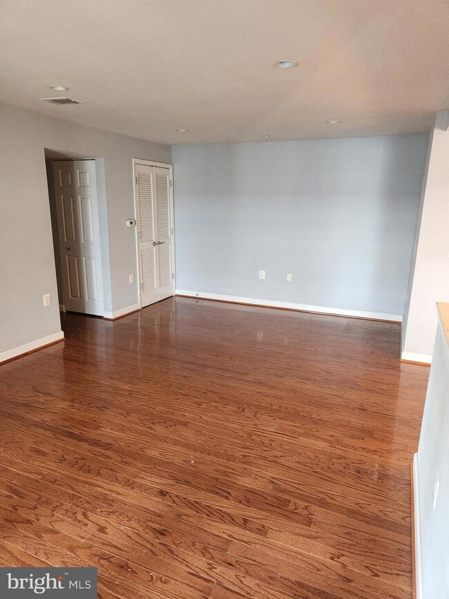 4121 S Four Mile Run Dr unit 303, Arlington, VA 22204 - photo 6