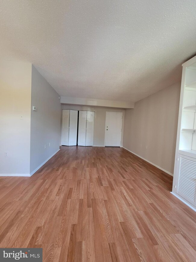 1805 Snow Meadow Ln unit 201, Baltimore, MD 21209 - photo 3