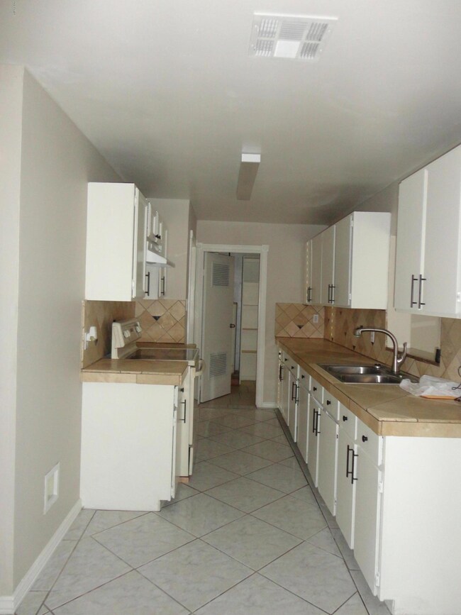 4334 N 48th Ave, Phoenix, AZ 85031 - photo 5
