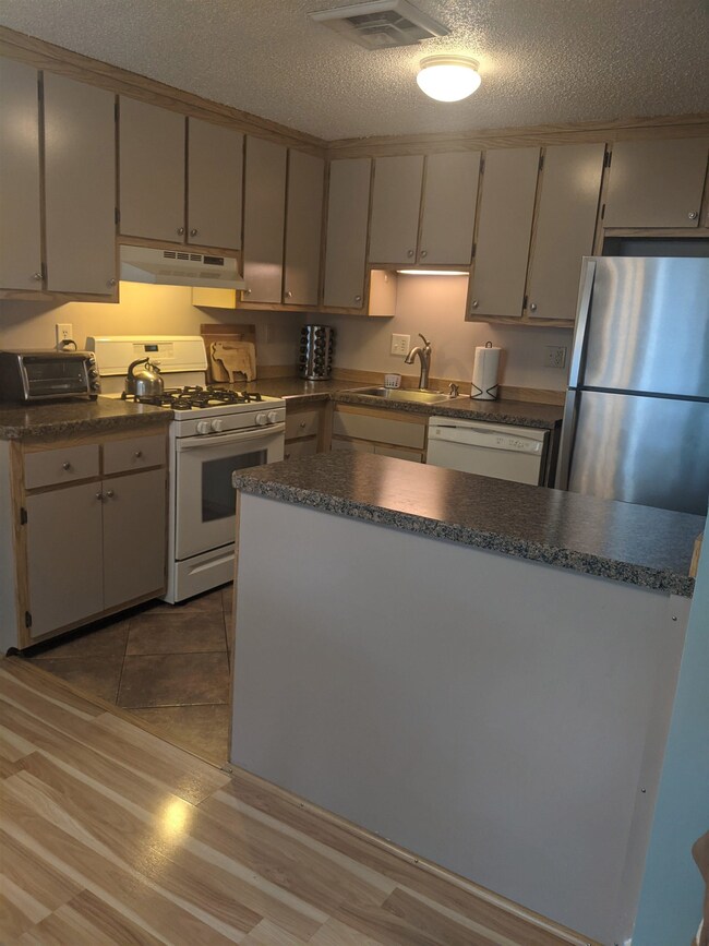 344 Elm St unit 13, Milford, NH 03055 - photo 3