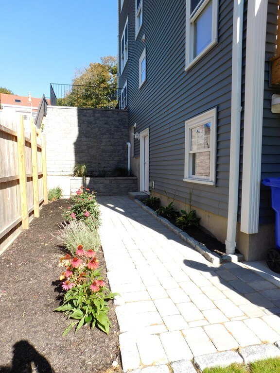121 Cummins Hwy unit 2, Boston, MA 02131 - photo 7
