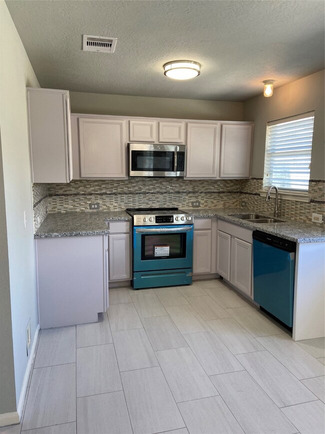 10815 Cane Grove Ln, Houston, TX 77075 - photo 6