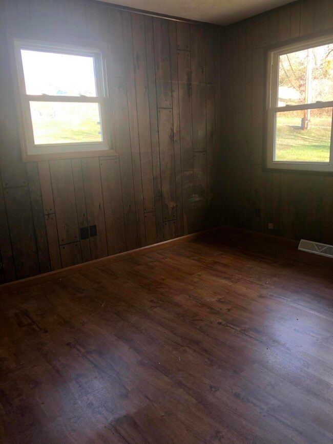 115 E Riverview Ave, Watauga, TN 37694 - photo 3