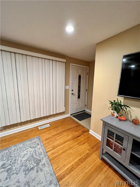 1285 Abington Place, North Tonawanda, NY 14120 - photo 2