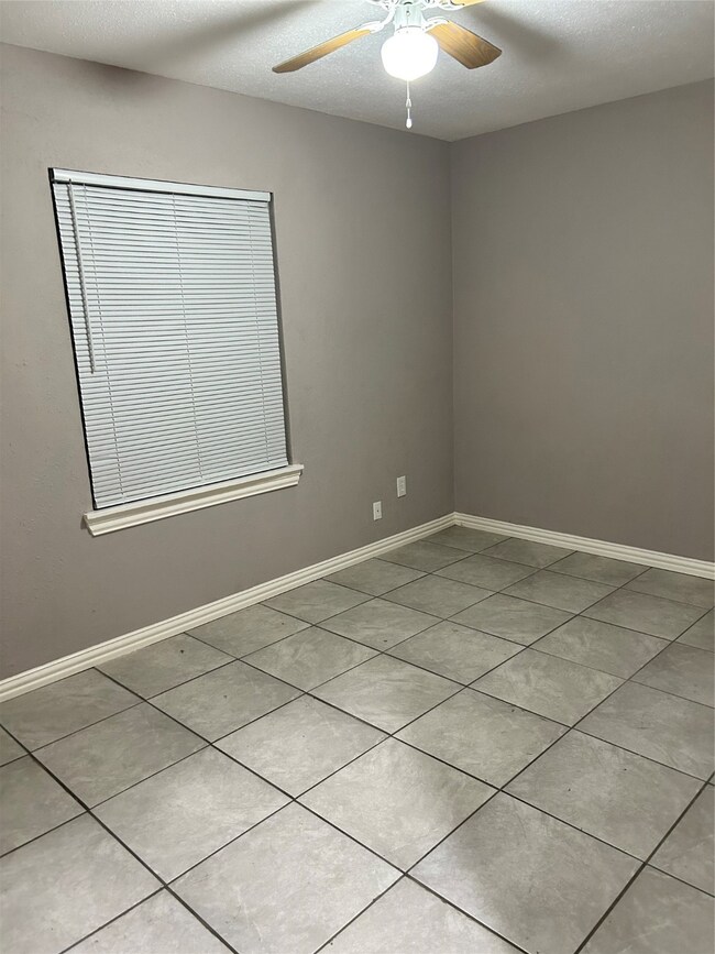 5918 Annunciation St, Houston, TX 77016 - photo 5