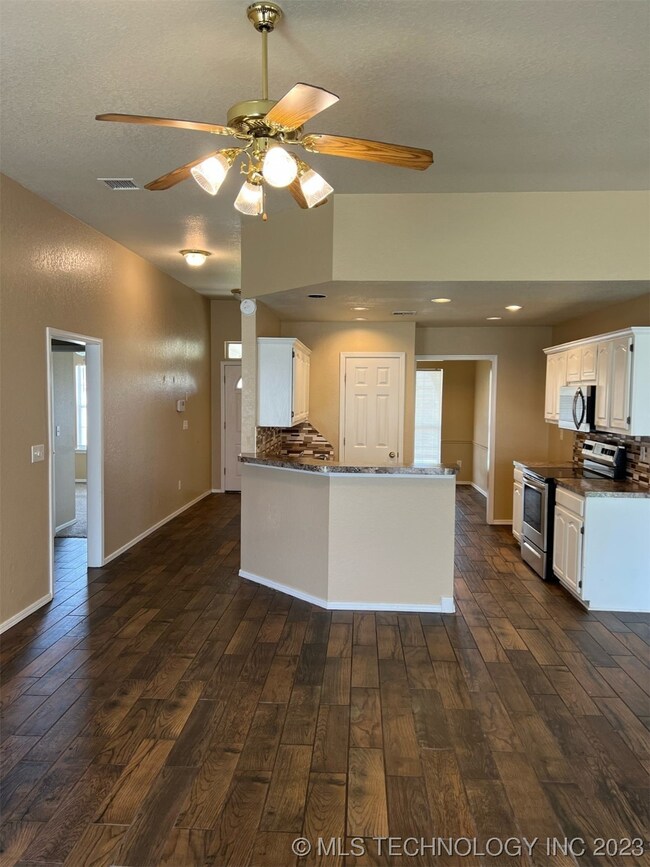 4823 S 197th East Ave, Broken Arrow, OK 74014 - photo 5