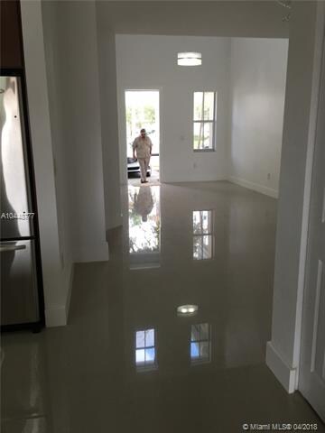 10788 NW 74th Ln, Doral, FL 33178 - photo 4