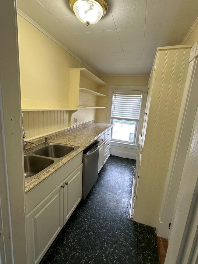 22 Roxbury Ct unit B, Keene, NH 03431 - photo 3