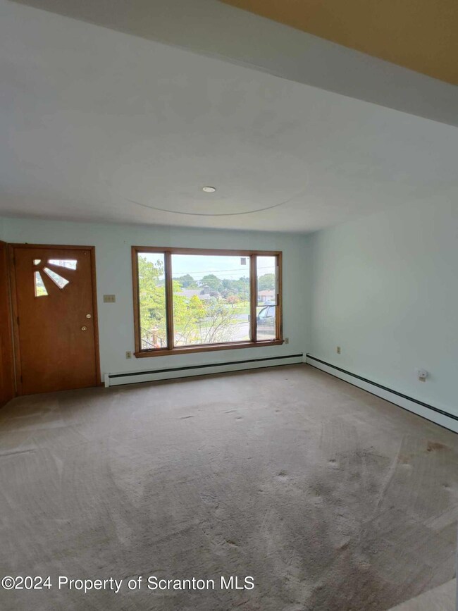 14 Hemlock St, Dupont, PA 18641 - photo 3