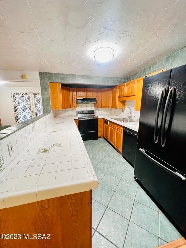 7957 E Nicaragua Dr, Tucson, AZ 85730 - photo 4