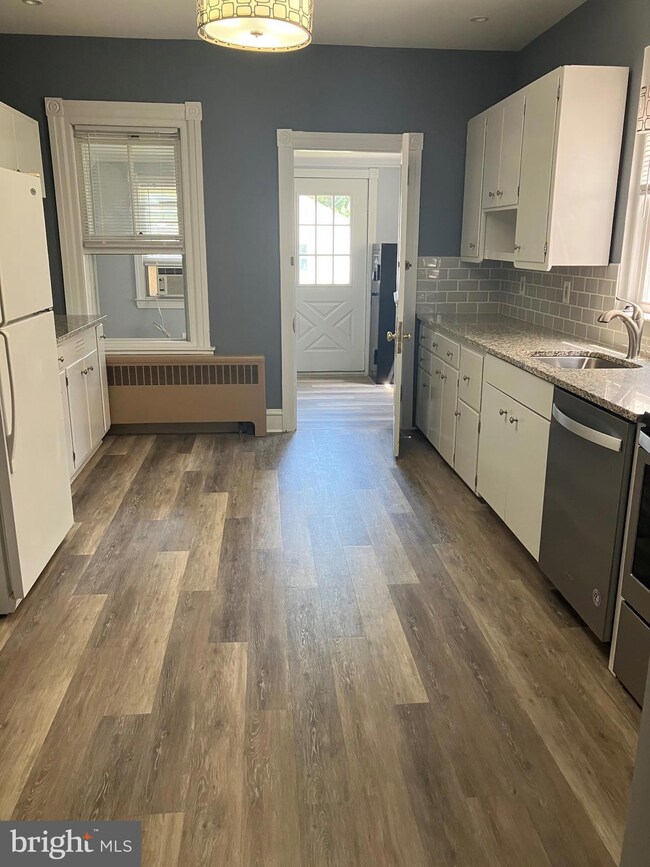 23 E 4th St, Lansdale, PA 19446 - photo 2